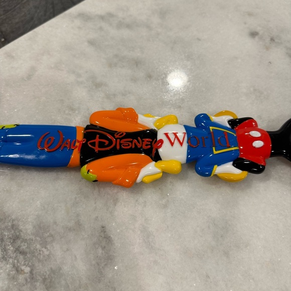 Walt Disney Back Scratcher Totem Pole With Mickey Mouse, Donald Duck and Goofy - Picture 4 of 6